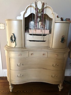 Vintage Dresser With 2 Curved Side Doors